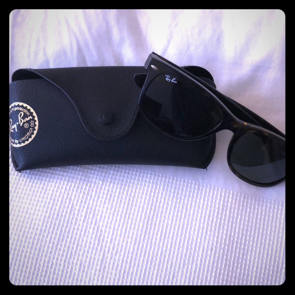 Never worn ray ban wayfarer sunglasses